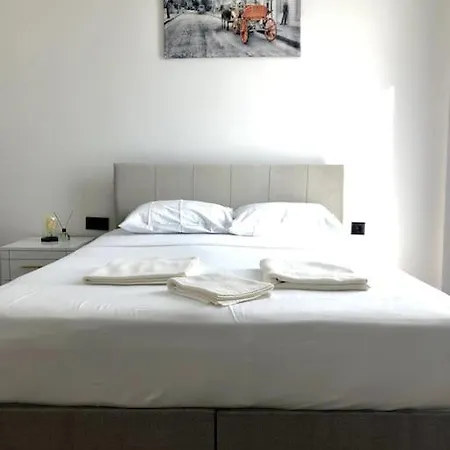 Secured Lux 2 + 1 - Gym, Sauna & Parking Istanbul